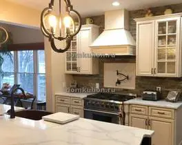 угловая кухня с островом Эльбрус