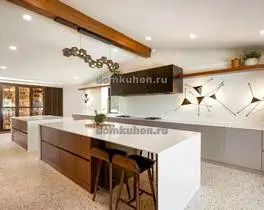 угловая кухня с островом Лори